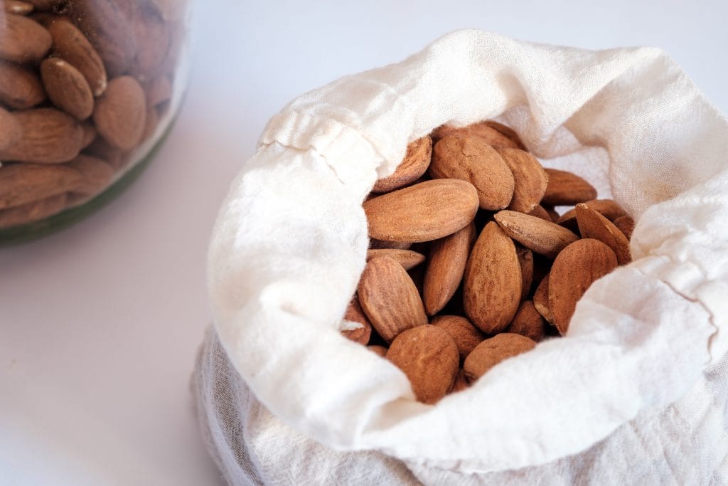 Paco Sánchez, almendras